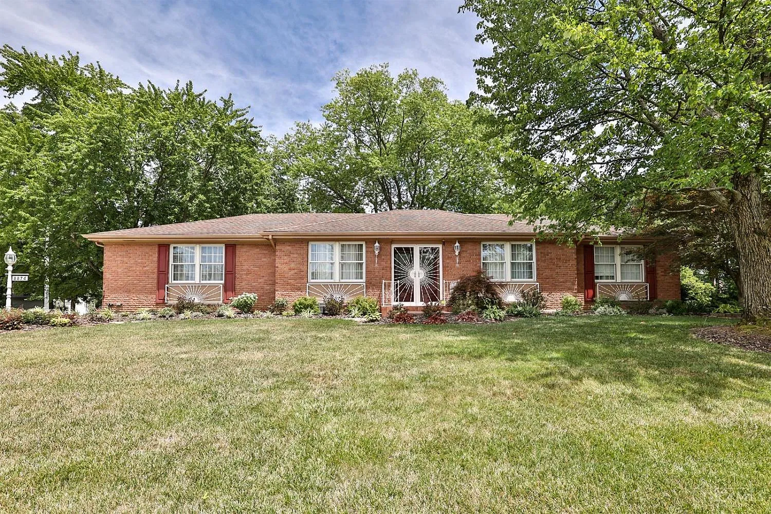 8874 Meadow View Dr photo 1