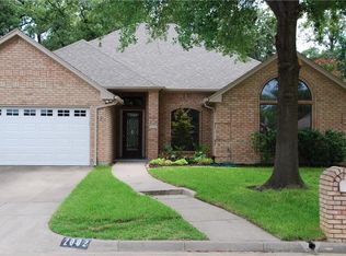 2002 Hunter Glade Ln, Arlington, TX 76012
