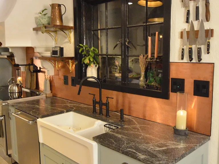 Oversized farmhouse sink.