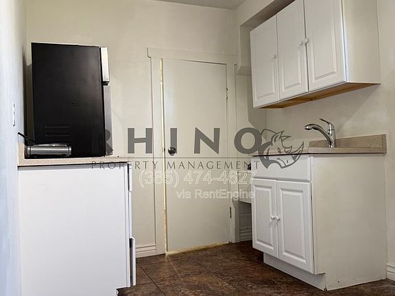 4th image of 2885 Van Buren Ave #3