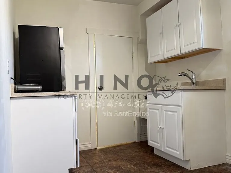 2885 Van Buren Ave #3 — Photo 4