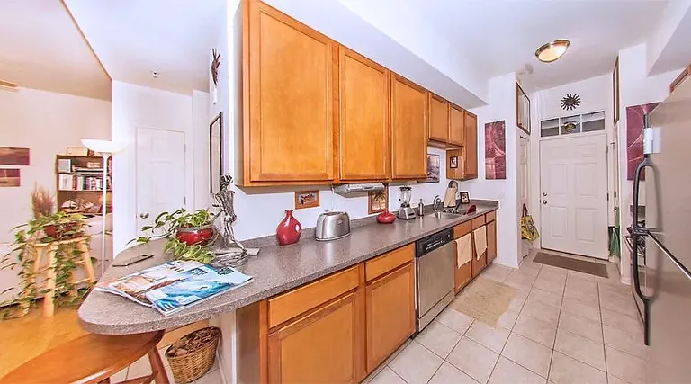 586 N Midvale Blvd — Photo 8