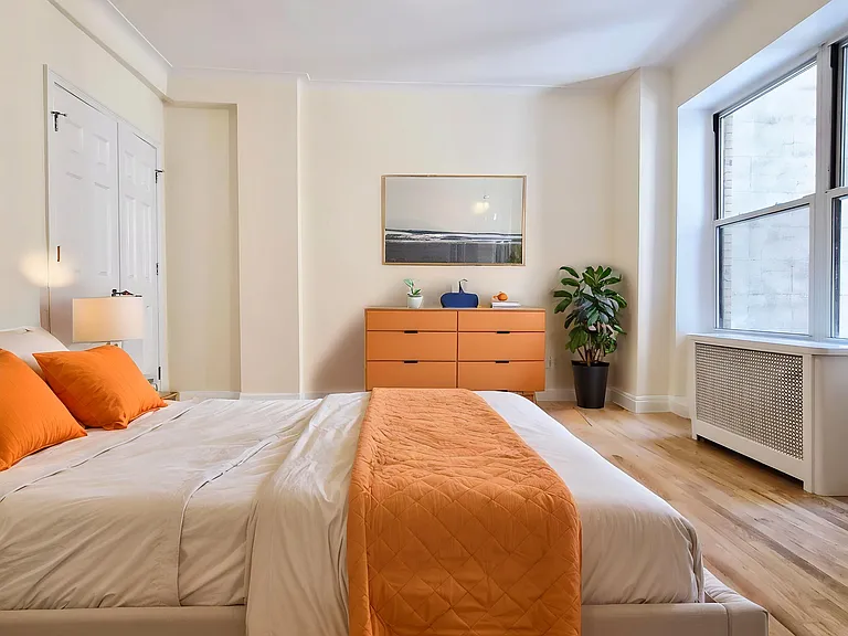 302 W 87th St #6 — Photo 3
