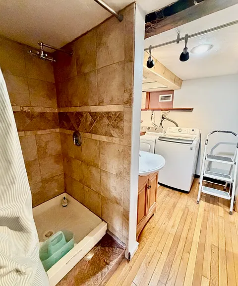 64 Robertson St — Photo 48