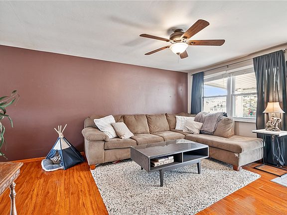 3rd image of 740 Elm Dr