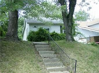 2nd image of 2022 Drury Ave