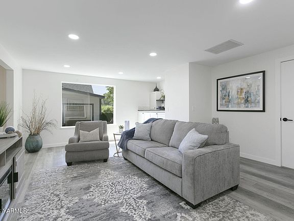 2nd image of 909 S 34th Ave