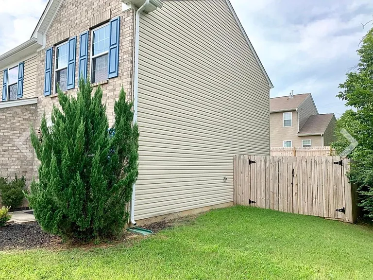 5082 Cobblestone Creek Dr — Photo 2