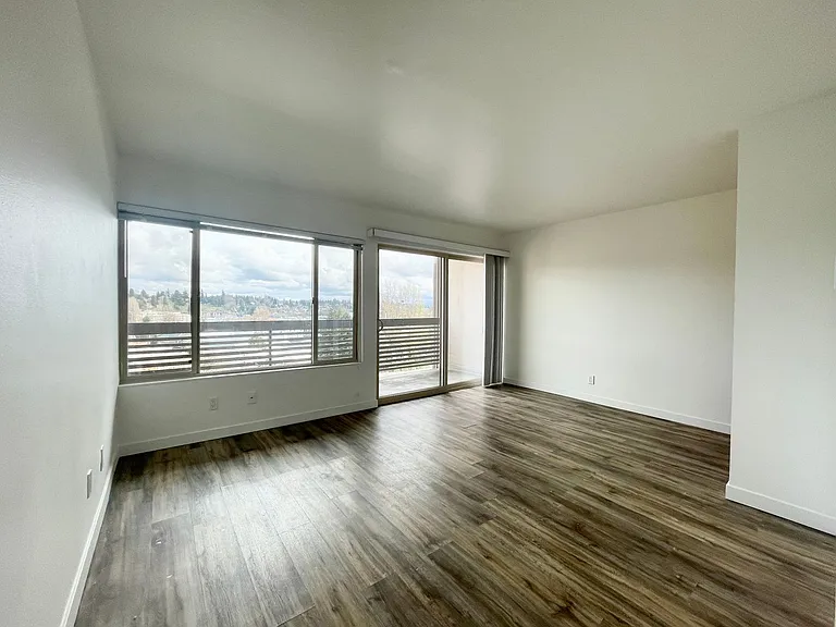 Village Vista Apartments — Photo 7