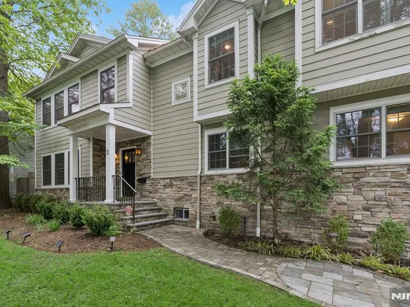 2 Valley Pl, Tenafly, NJ 07670
