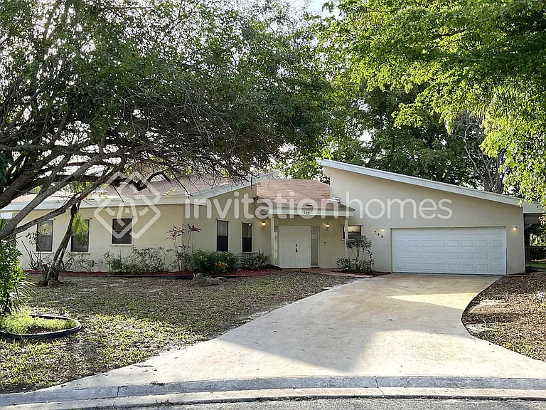 244 Natchez Ct — Photo 1