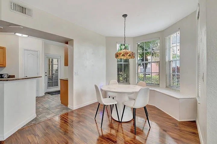 2 bed, 2.0 bath, 1304 sqft, $3,000 — Photo 3