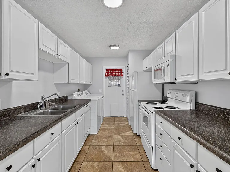 12310 Tavares Ridge Ct — Photo 10
