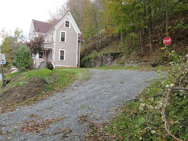 377 Riverside Dr — Photo 7