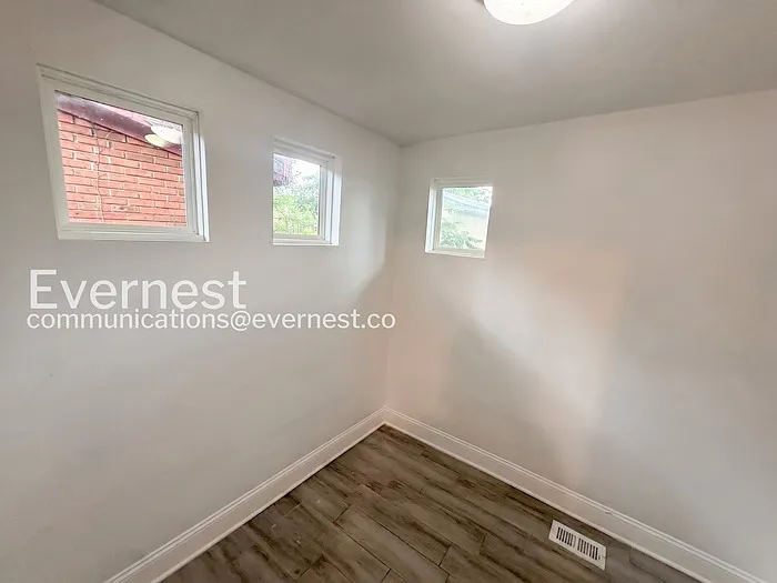 1402 Avenue E — Photo 18