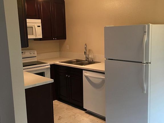3rd image of 1800 Civic Center Dr APT 9