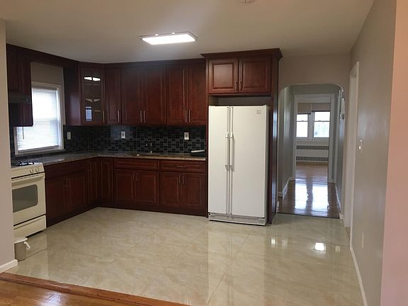 3rd image of 14919 18th Ave Fl 2nd