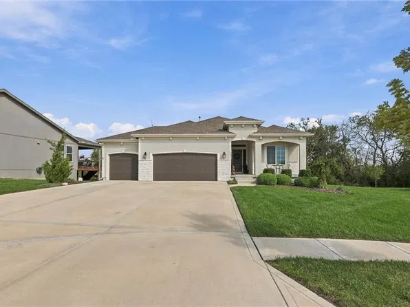 18804 W 189th St, Spring Hill, KS 66083