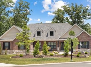 1090 Whitmoor Dr, Weldon Spring, MO 63304