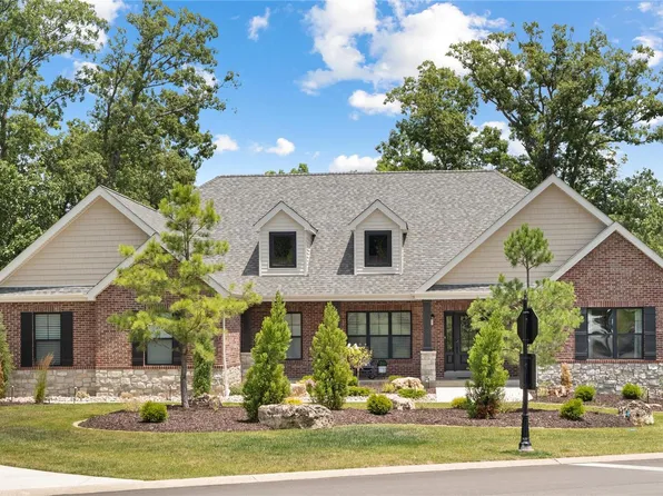 1090 Whitmoor Dr, Weldon Spring, MO 63304