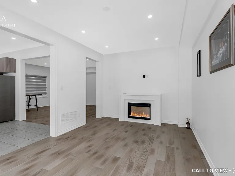1252 Peelar Cres — Photo 3