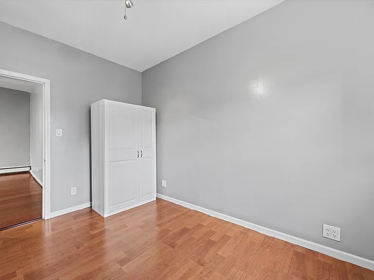 702 S Carpenter St #3 — Photo 2