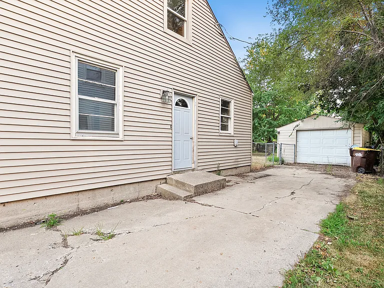 2412 Midway Dr — Photo 3