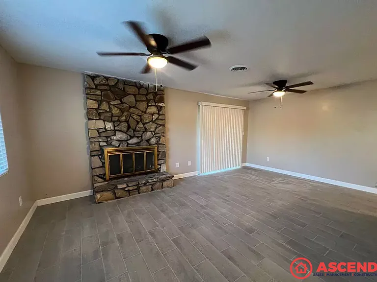 821 Oregon St — Photo 3