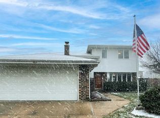 10512 S Tod Dr, Palos Hills, IL 60465
