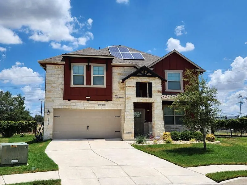 5 bed, 3.5 bath, 2783 sqft, $2,999 — Photo 2