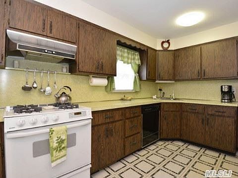 5th image of 42 Wantagh Ave