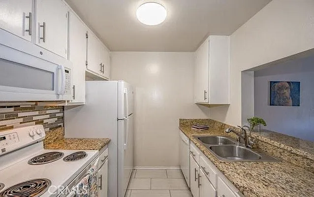 5460 White Oak Ave #E218 — Photo 3