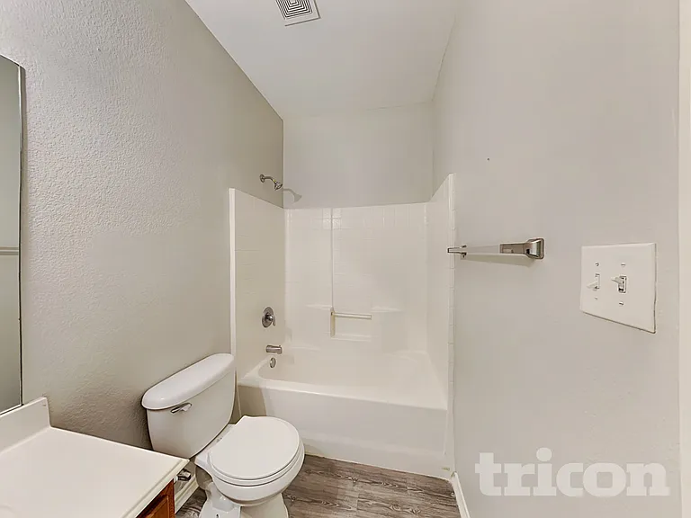 1615 Hillside Dr — Photo 16