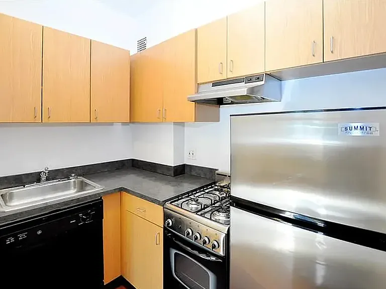 244 W 20th St #1R — Photo 3