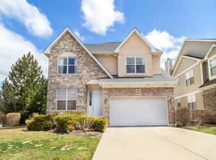 421 Raymond Rd, Buffalo Grove, IL 60089