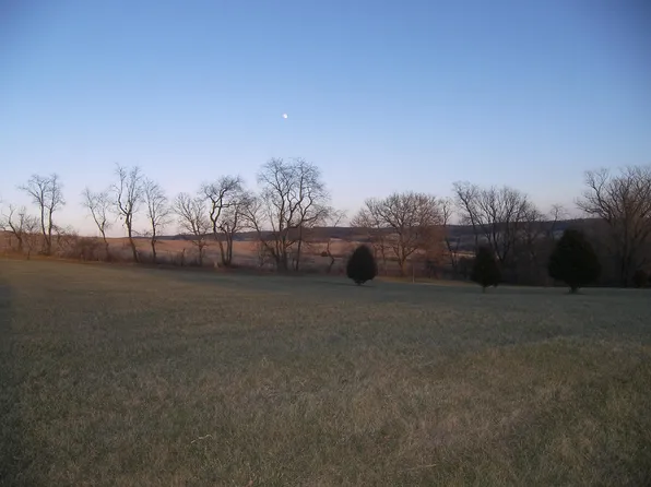 5 Genessee Trl, Galena, IL 61036