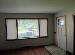 4926 Manderson St #1, Omaha, NE 68104