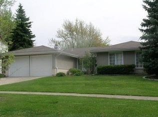 212 Freeport Dr, Bloomingdale, IL 60108