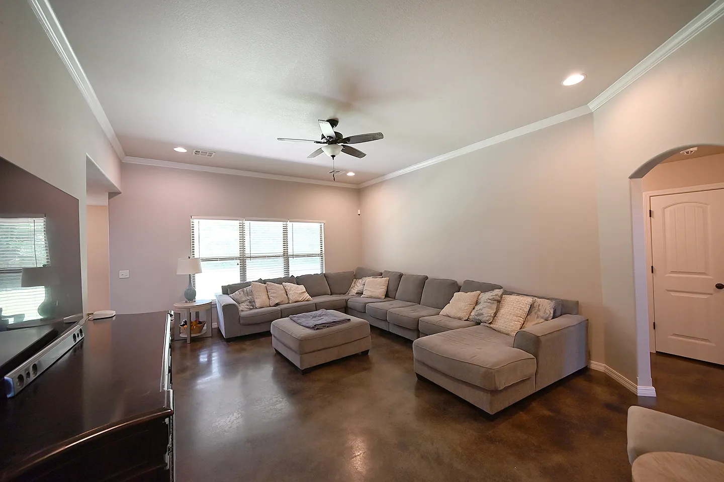 4 bed, 1780 sqft, $2,400 — Photo 2