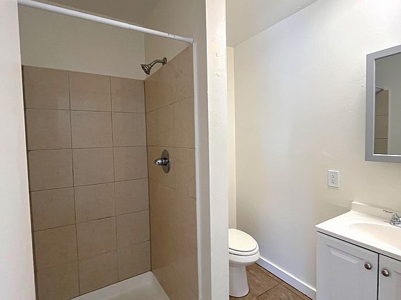 4th image of 3201 Adeline St #4