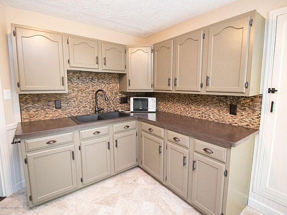 2nd image of 533 Lincoln Ave #2