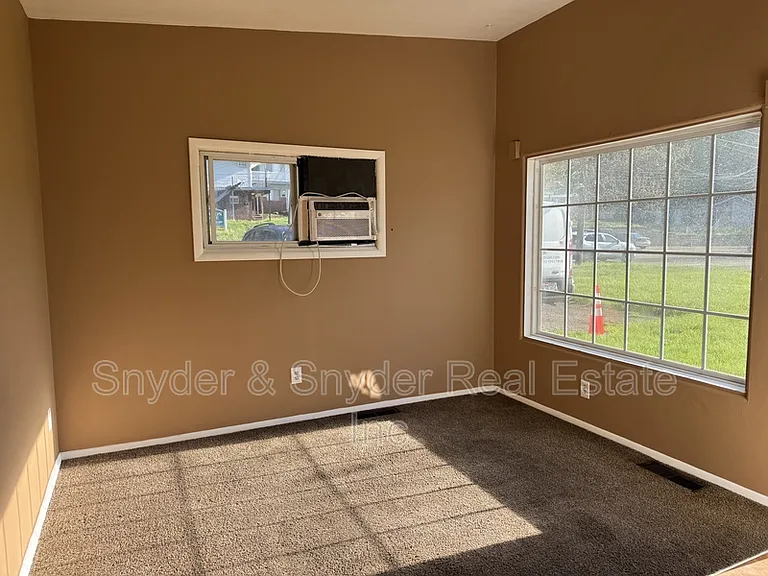 2350 Newton St — Photo 3