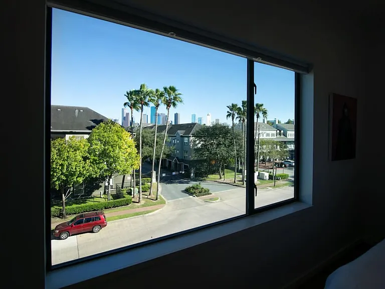 Memorial Heights Dr — Photo 38