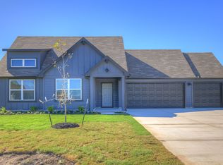 578 Davis Mountain Dr, Lockhart, TX 78644