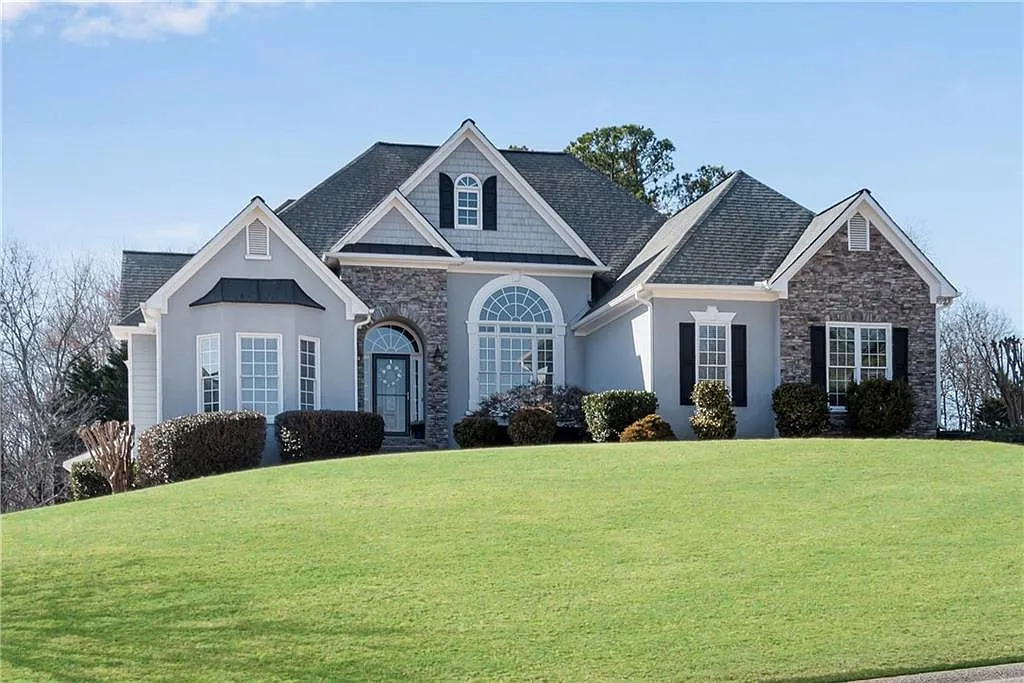 4 bed, 3.5 bath, 4470 sqft, $3,350 — Photo 1
