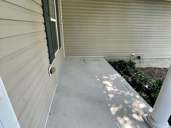 3rd image of 35 New Bedford Cir