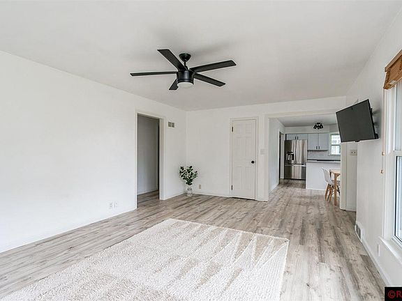 5th image of 312 Emerson Ln