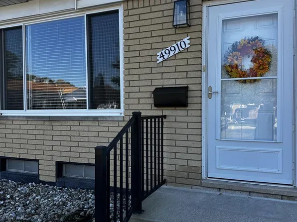 49910 Helfer Blvd #77, Wixom, MI 48393