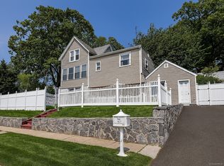 90 2nd St, Fairfield, CT 06825