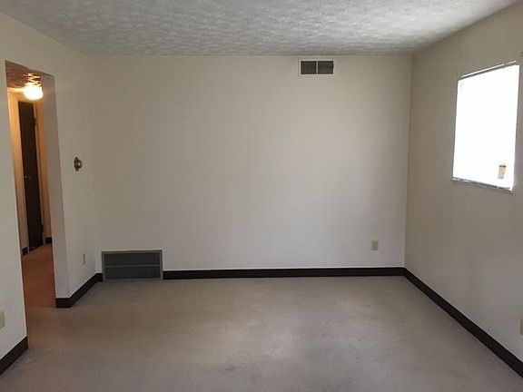 2nd image of 1040 Patricia Dr APT 2